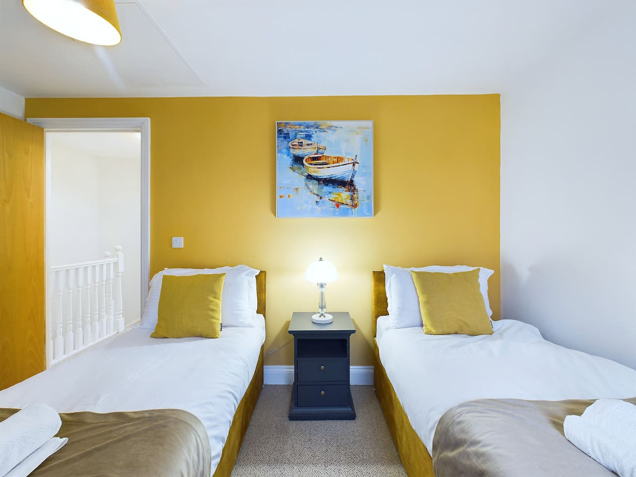 Modern Beach Retreat | Sleeps 6 | Gated Parking