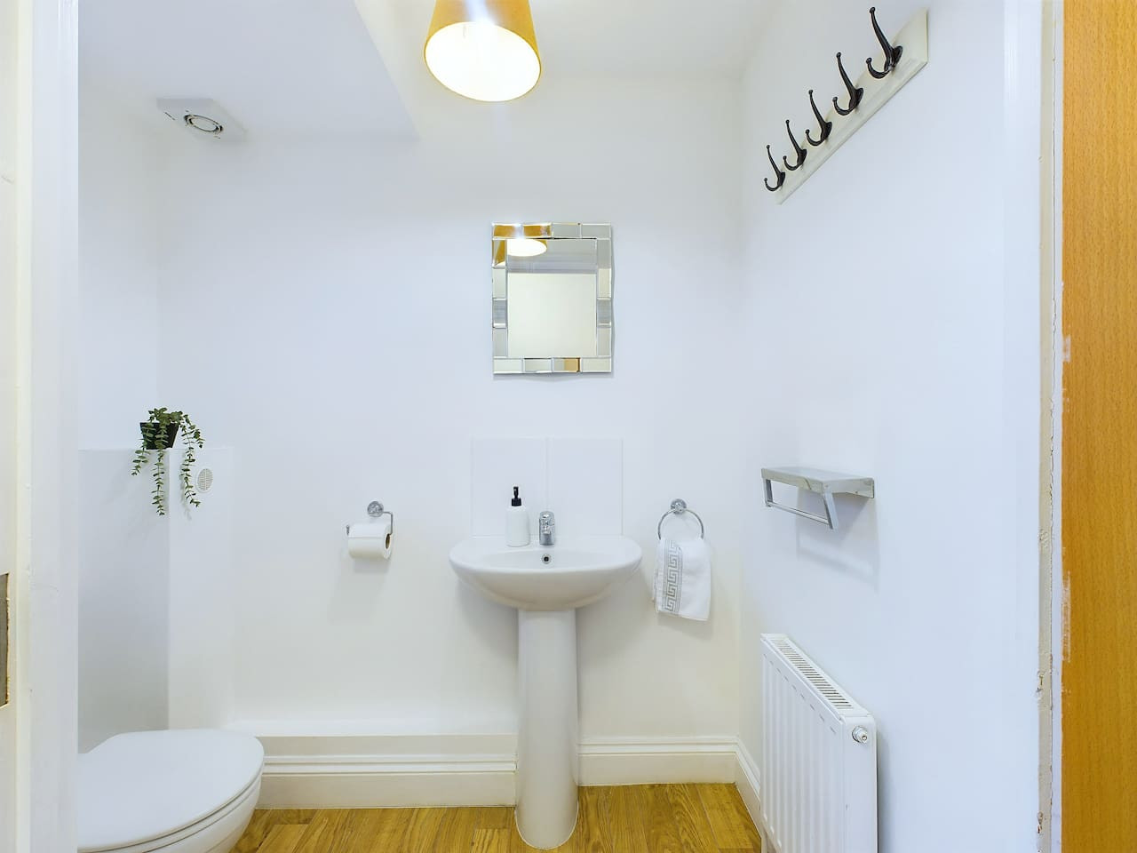 Modern Beach Retreat | Sleeps 6 | Gated Parking