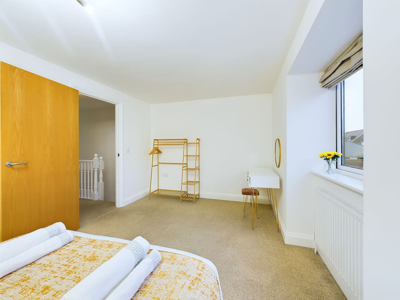 Modern Beach Retreat | Sleeps 6 | Gated Parking