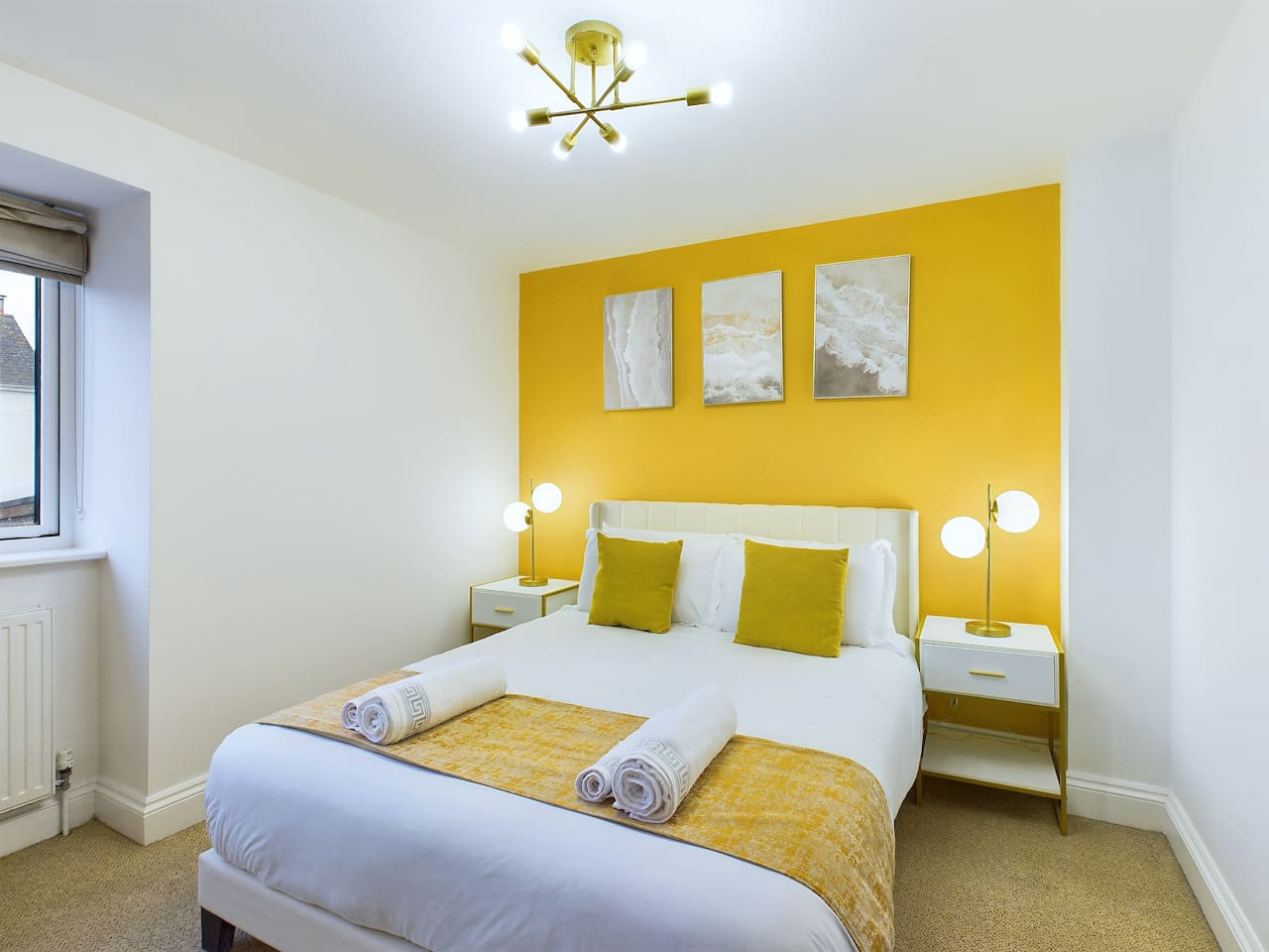 Modern Beach Retreat | Sleeps 6 | Gated Parking