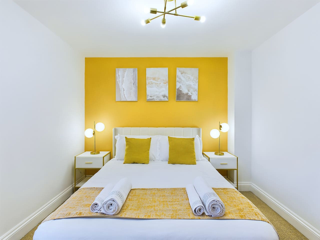 Modern Beach Retreat | Sleeps 6 | Gated Parking