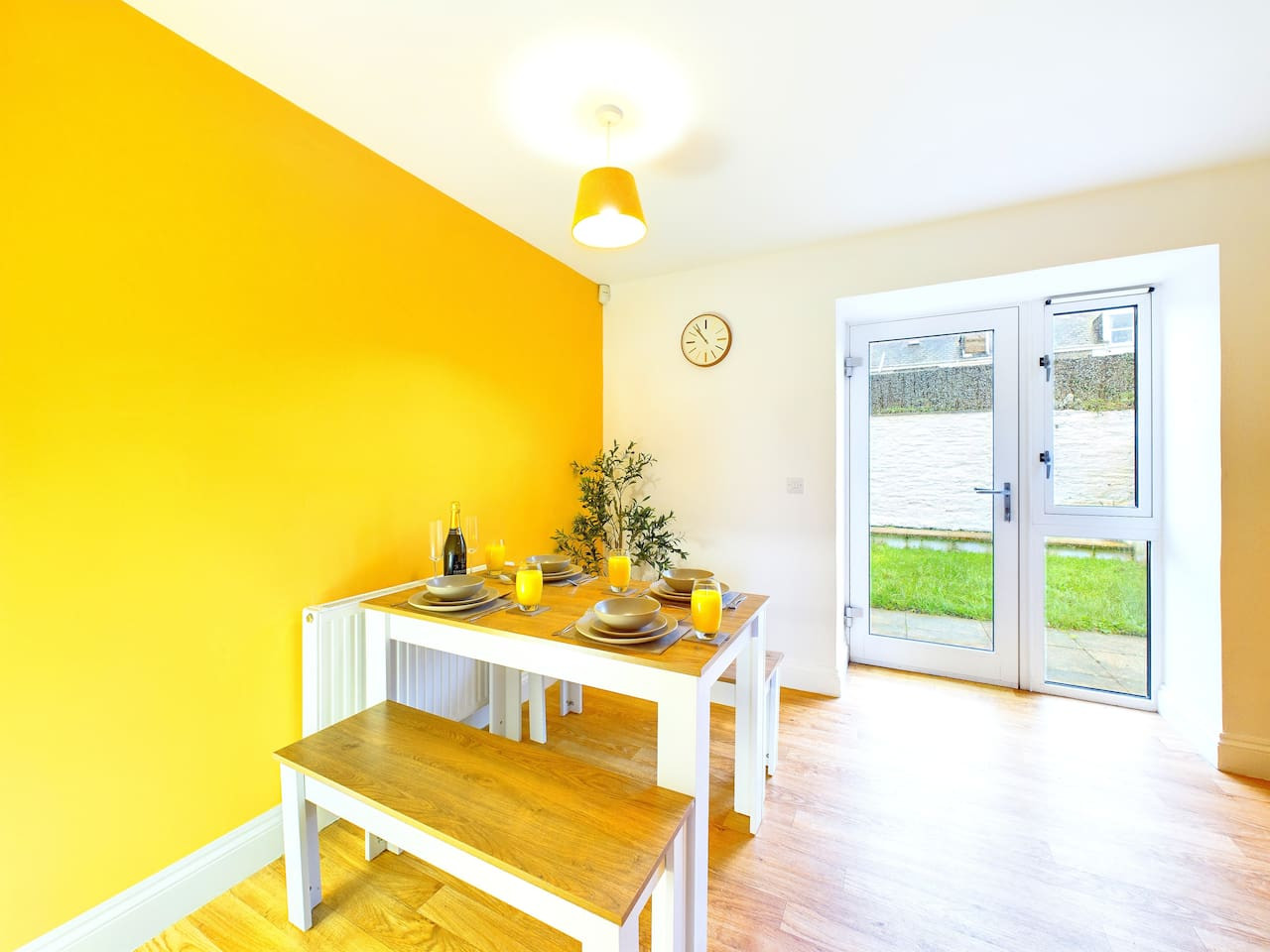 Modern Beach Retreat | Sleeps 6 | Gated Parking