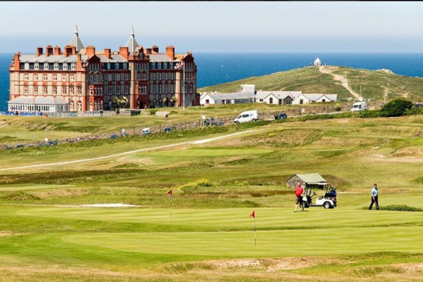 Modern Beach Retreat | Sleeps 6 | Gated Parking