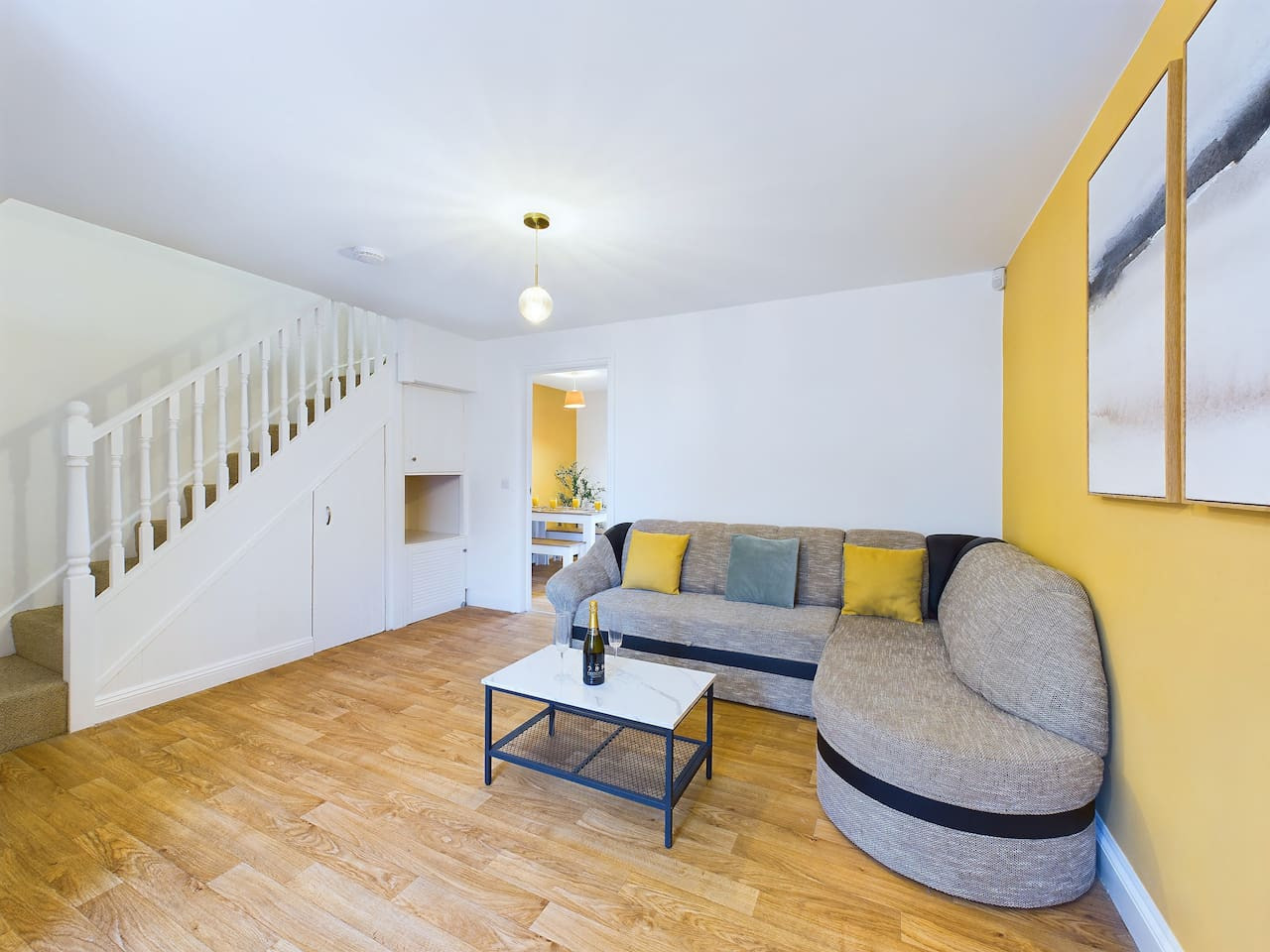 Modern Beach Retreat | Sleeps 6 | Gated Parking