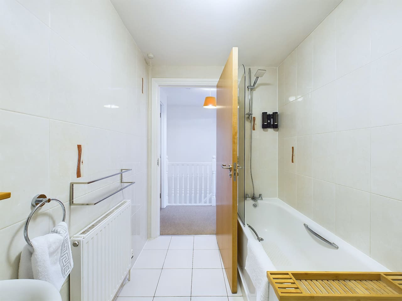 Modern Beach Retreat | Sleeps 6 | Gated Parking