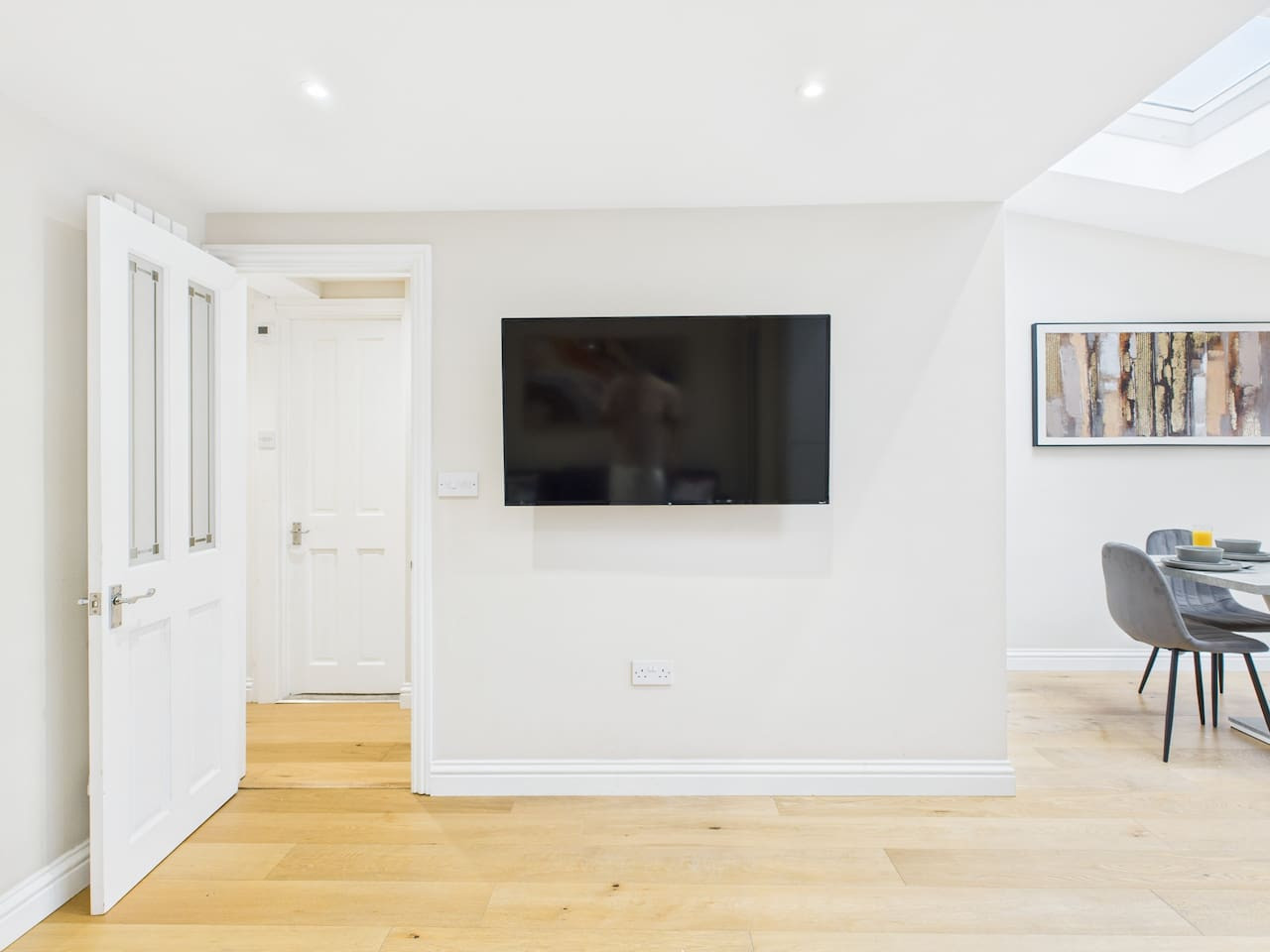 *NEW* No.1 Park Street | Central | Free Parking