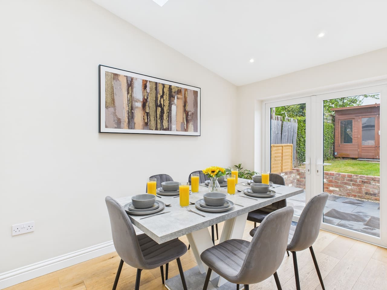 *NEW* No.1 Park Street | Central | Free Parking