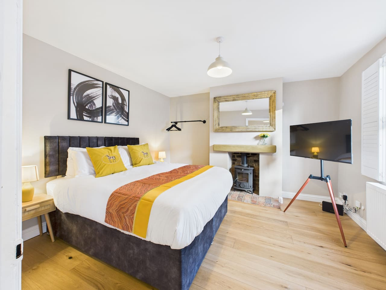 *NEW* No.1 Park Street | Central | Free Parking