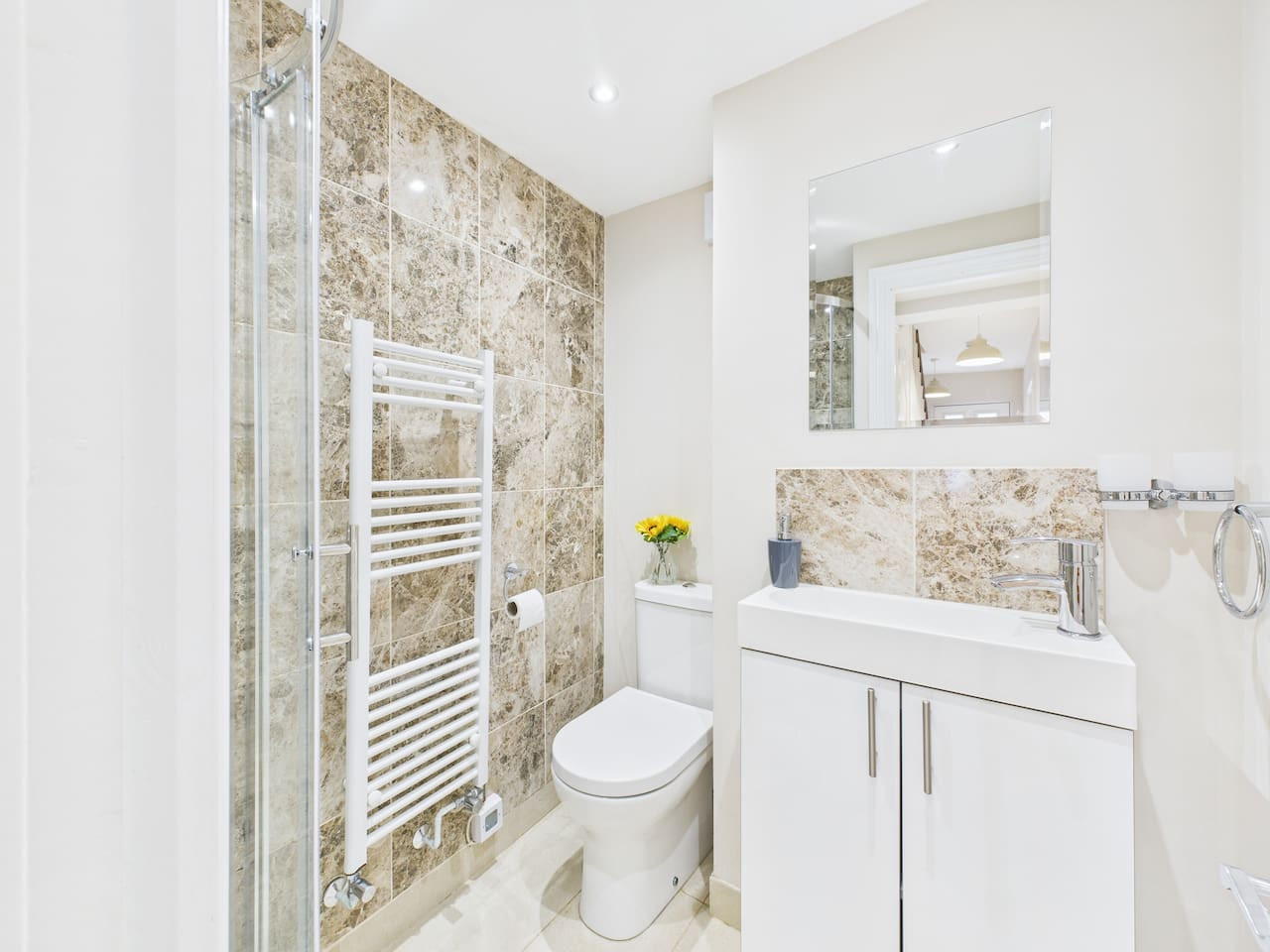 *NEW* No.1 Park Street | Central | Free Parking