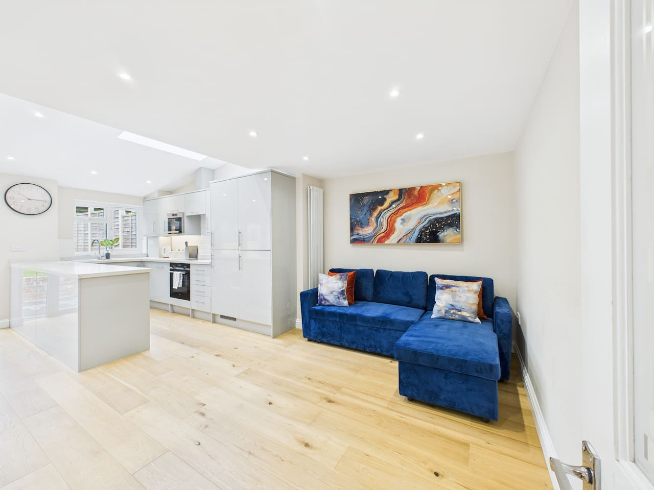 *NEW* No.1 Park Street | Central | Free Parking