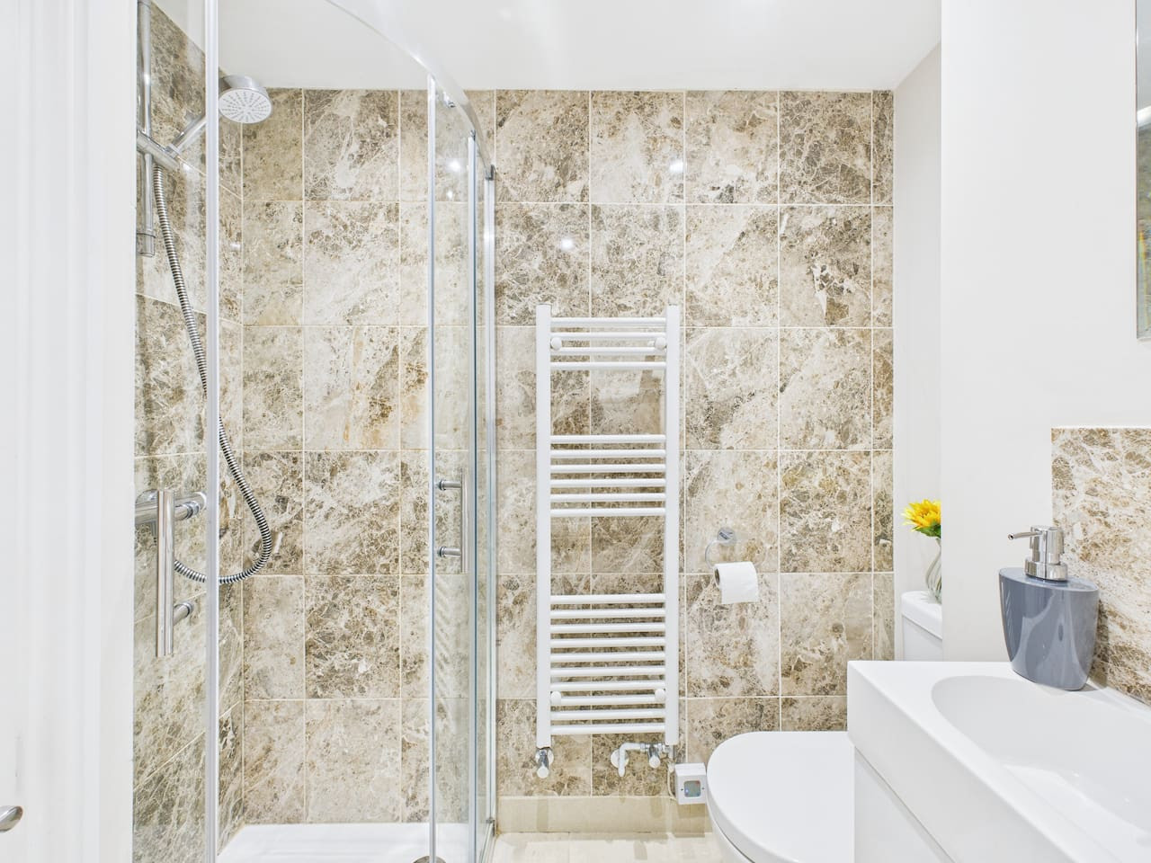 *NEW* No.1 Park Street | Central | Free Parking