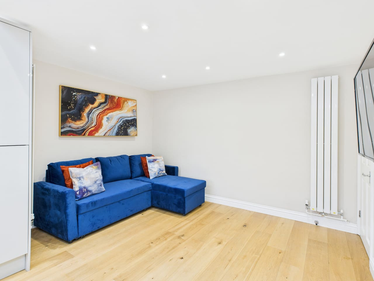 *NEW* No.1 Park Street | Central | Free Parking