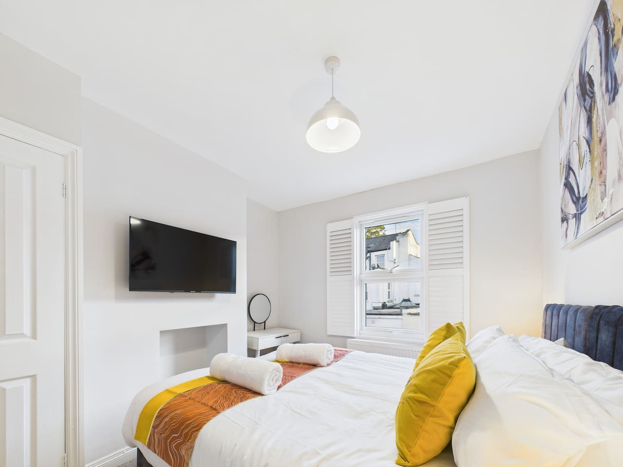 *NEW* No.1 Park Street | Central | Free Parking