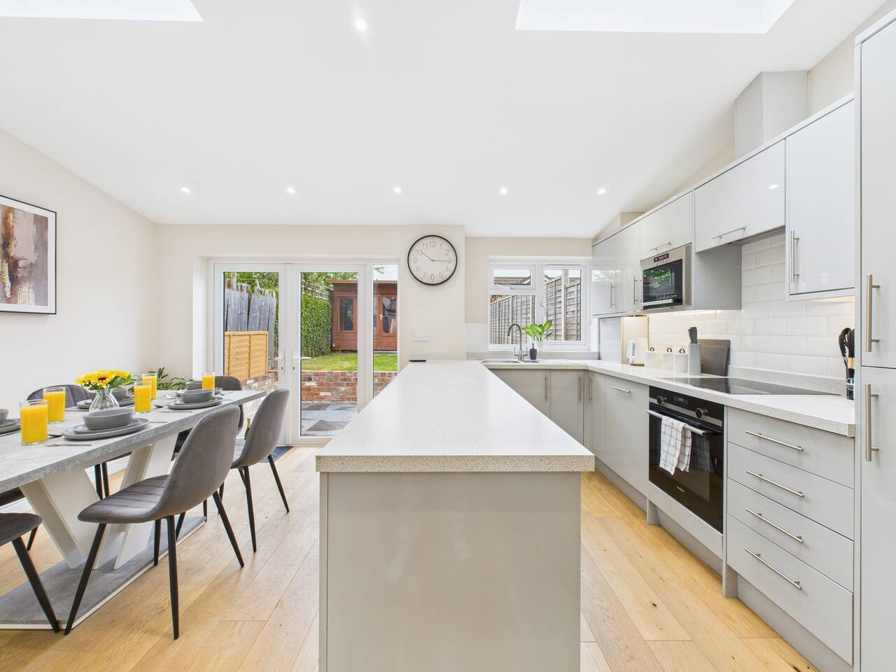 *NEW* No.1 Park Street | Central | Free Parking