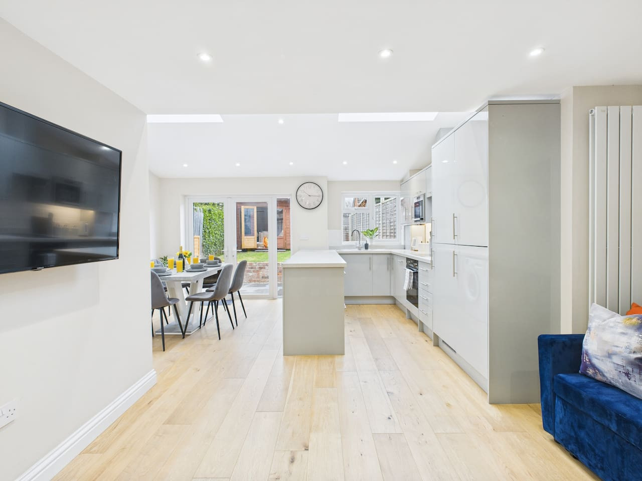 *NEW* No.1 Park Street | Central | Free Parking