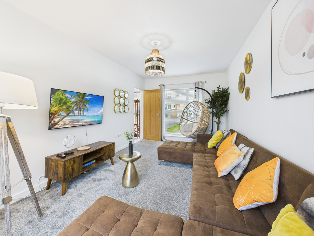 Harvey’s Yard | Modern Coastal Stay | Beach & Parking