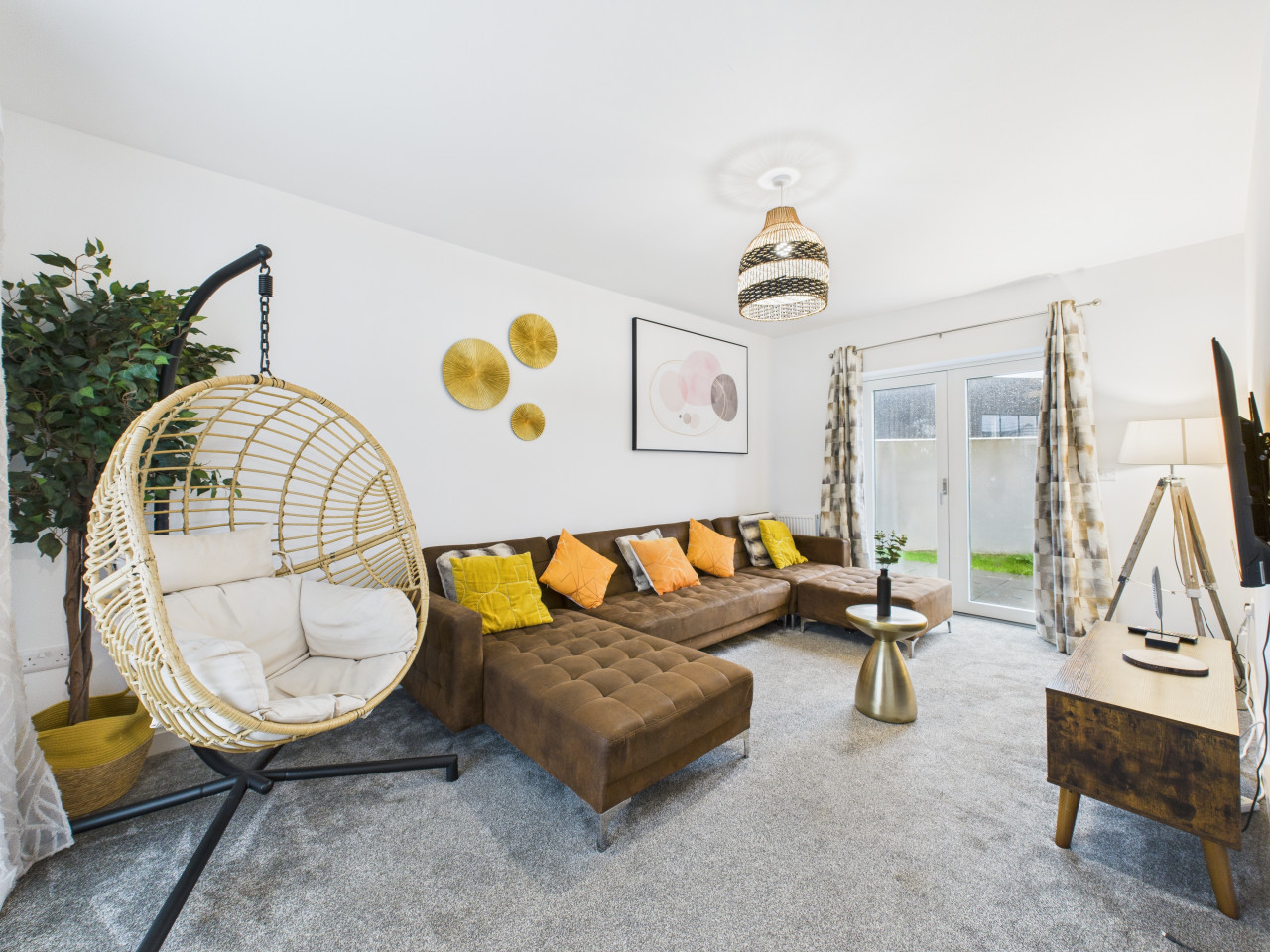 Harvey’s Yard | Modern Coastal Stay | Beach & Parking