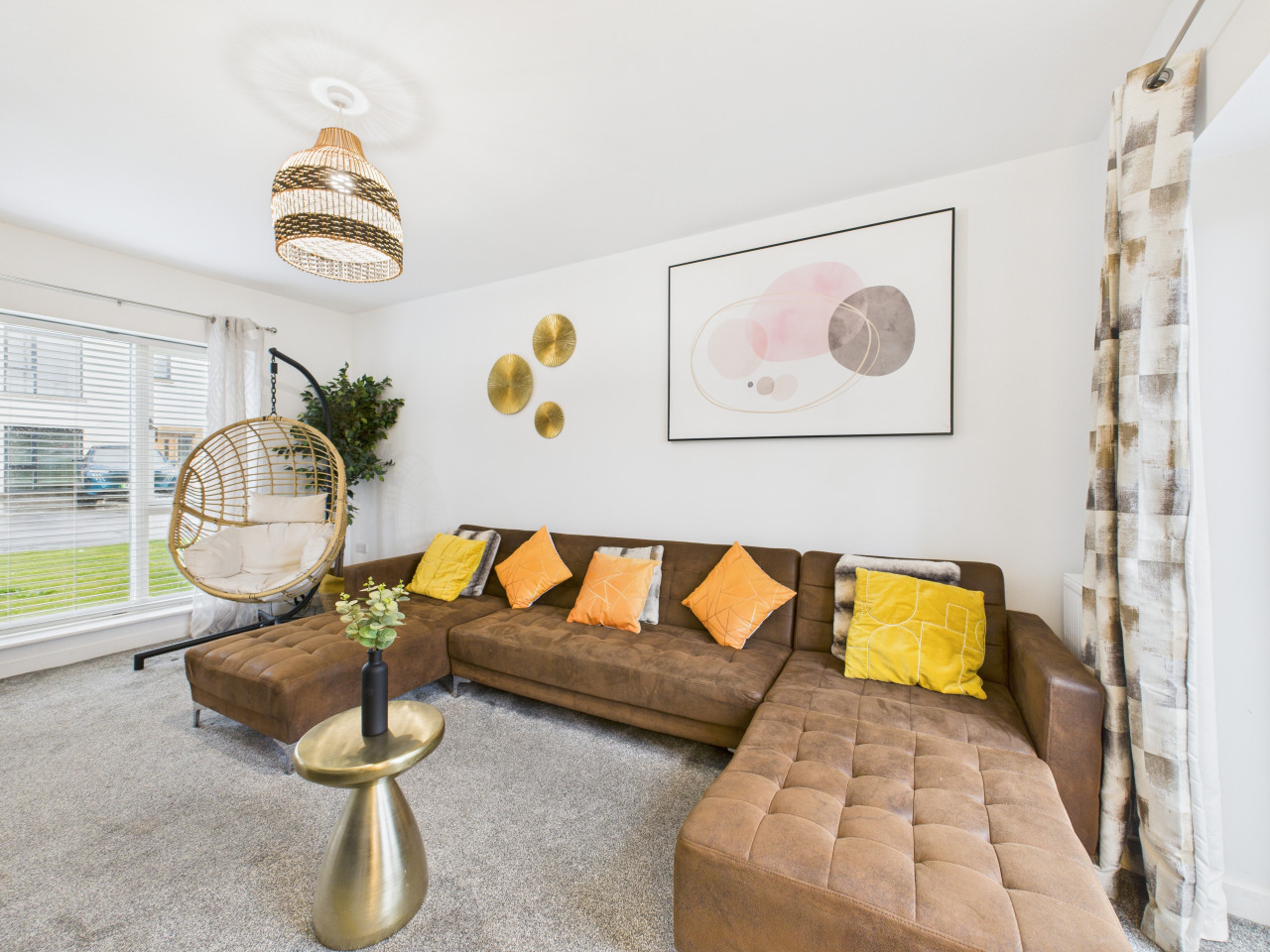 Harvey’s Yard | Modern Coastal Stay | Beach & Parking