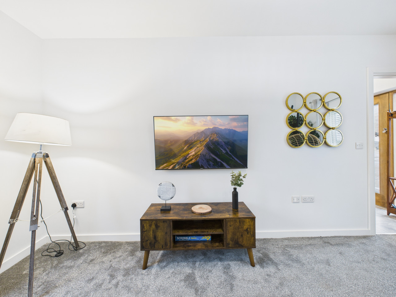 Harvey’s Yard | Modern Coastal Stay | Beach & Parking