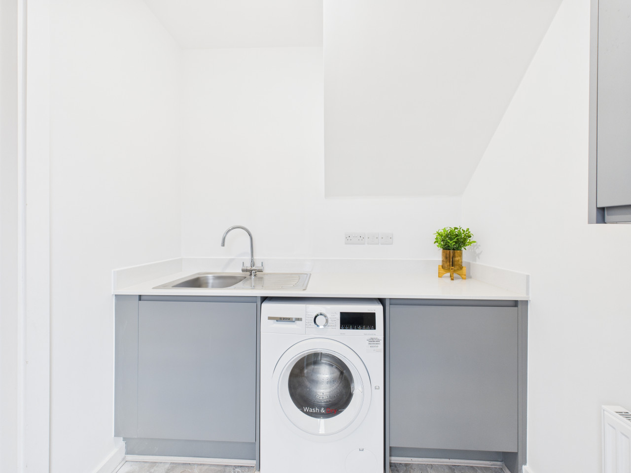 Harvey’s Yard | Modern Coastal Stay | Beach & Parking