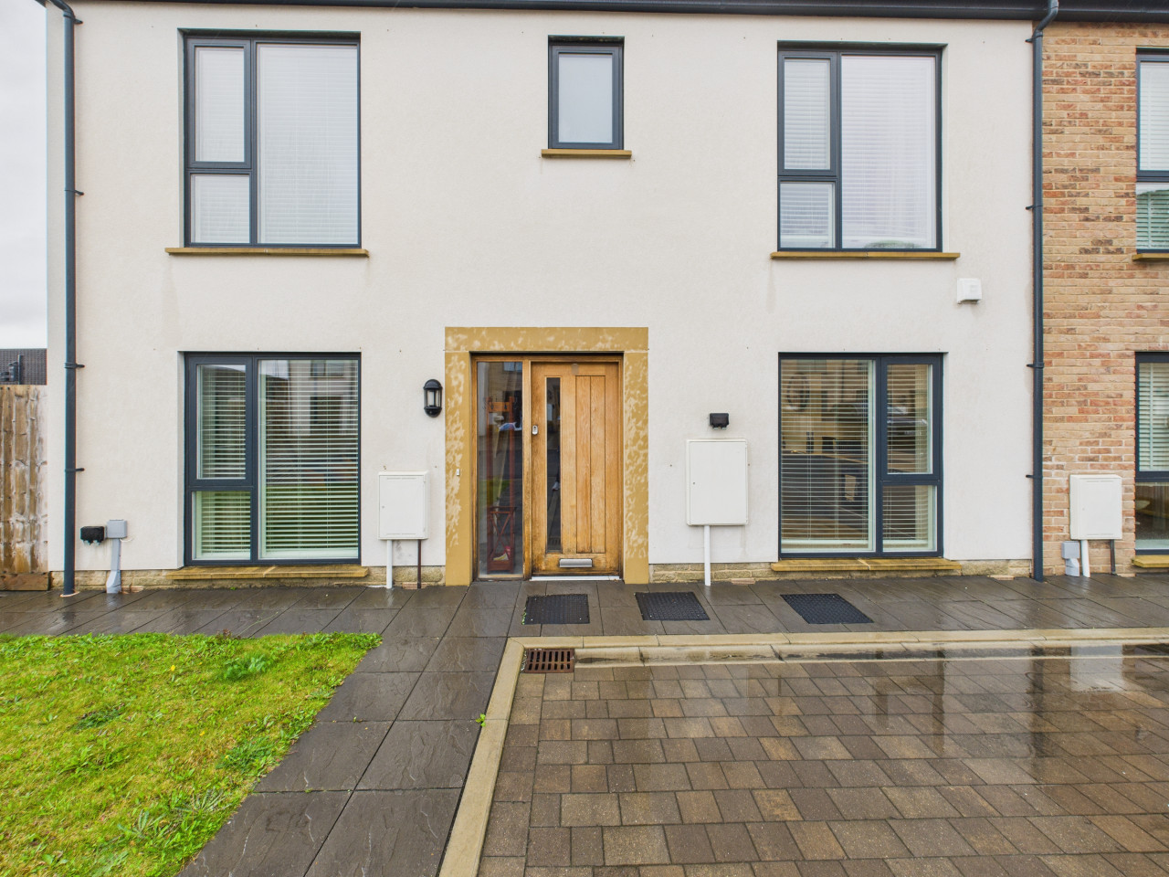 Harvey’s Yard | Modern Coastal Stay | Beach & Parking