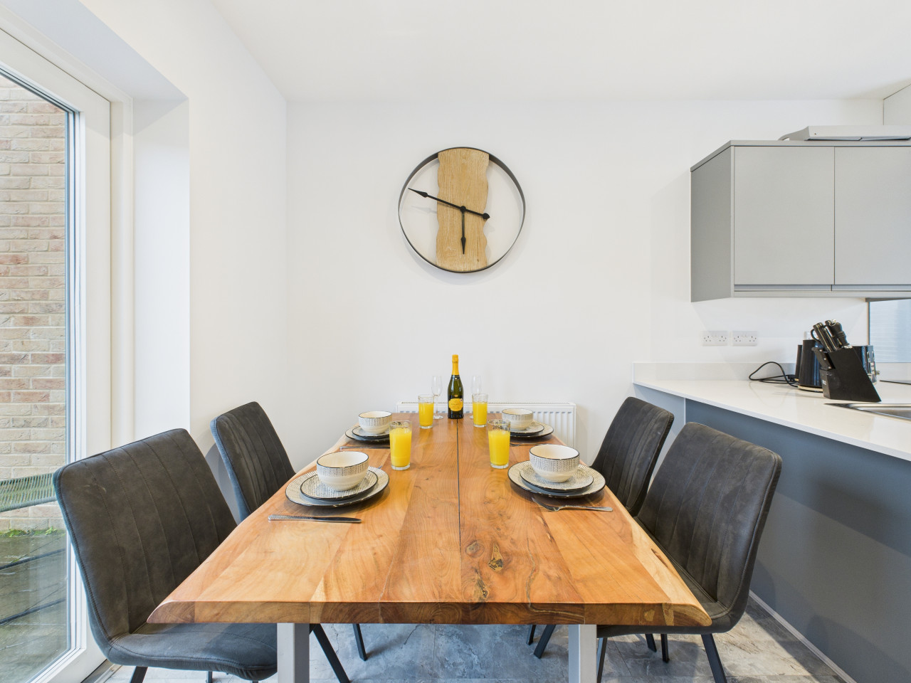 Harvey’s Yard | Modern Coastal Stay | Beach & Parking