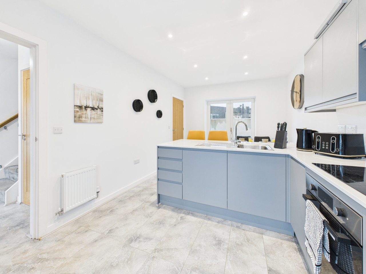 Harvey’s Yard | Modern Coastal Stay | Beach & Parking