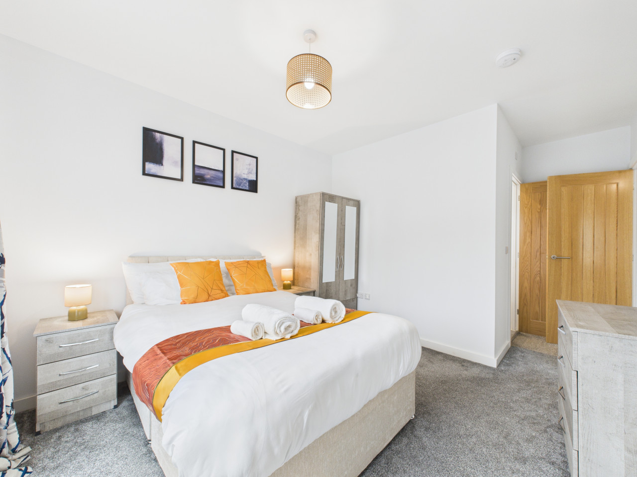 Harvey’s Yard | Modern Coastal Stay | Beach & Parking