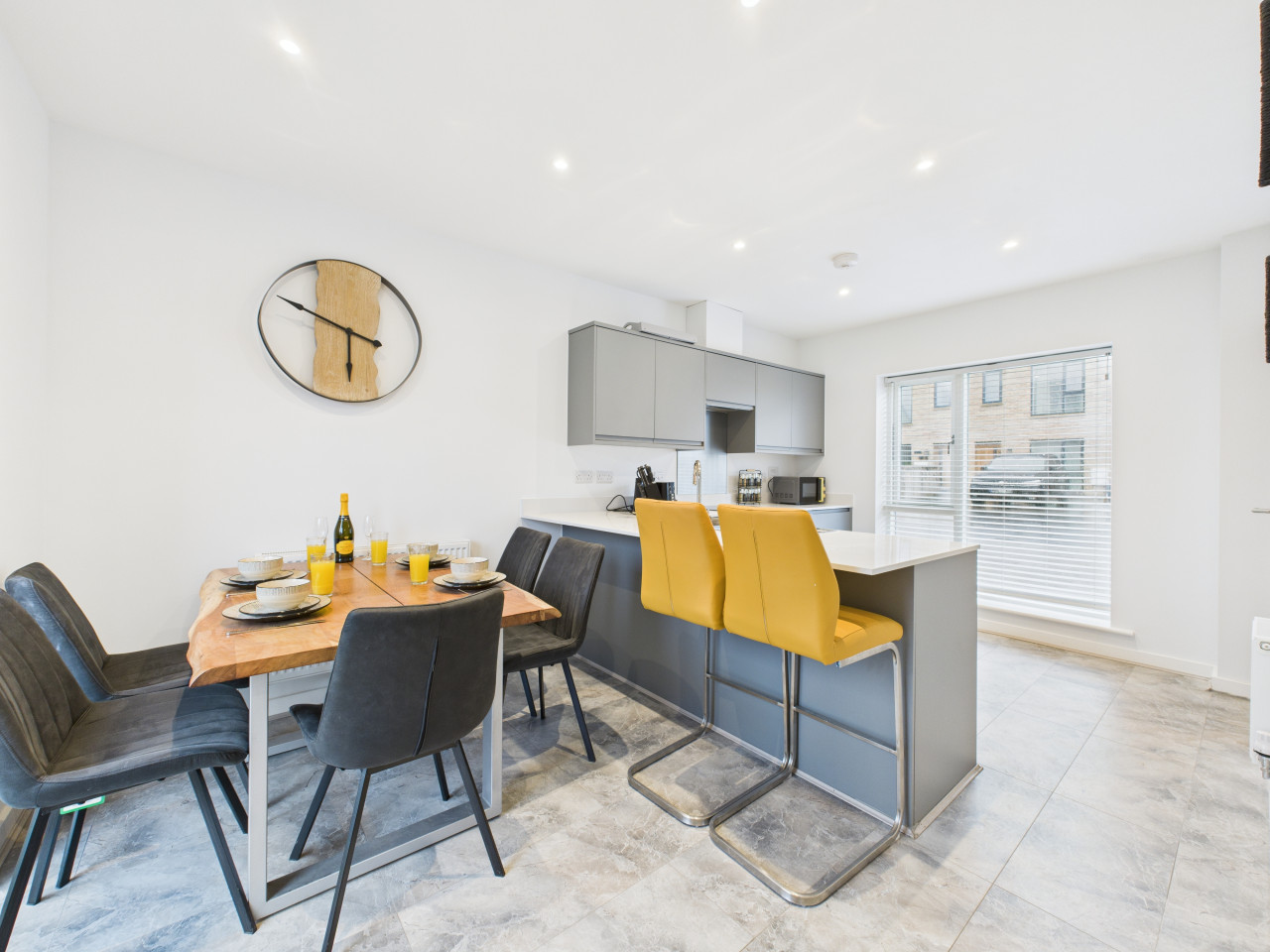 Harvey’s Yard | Modern Coastal Stay | Beach & Parking