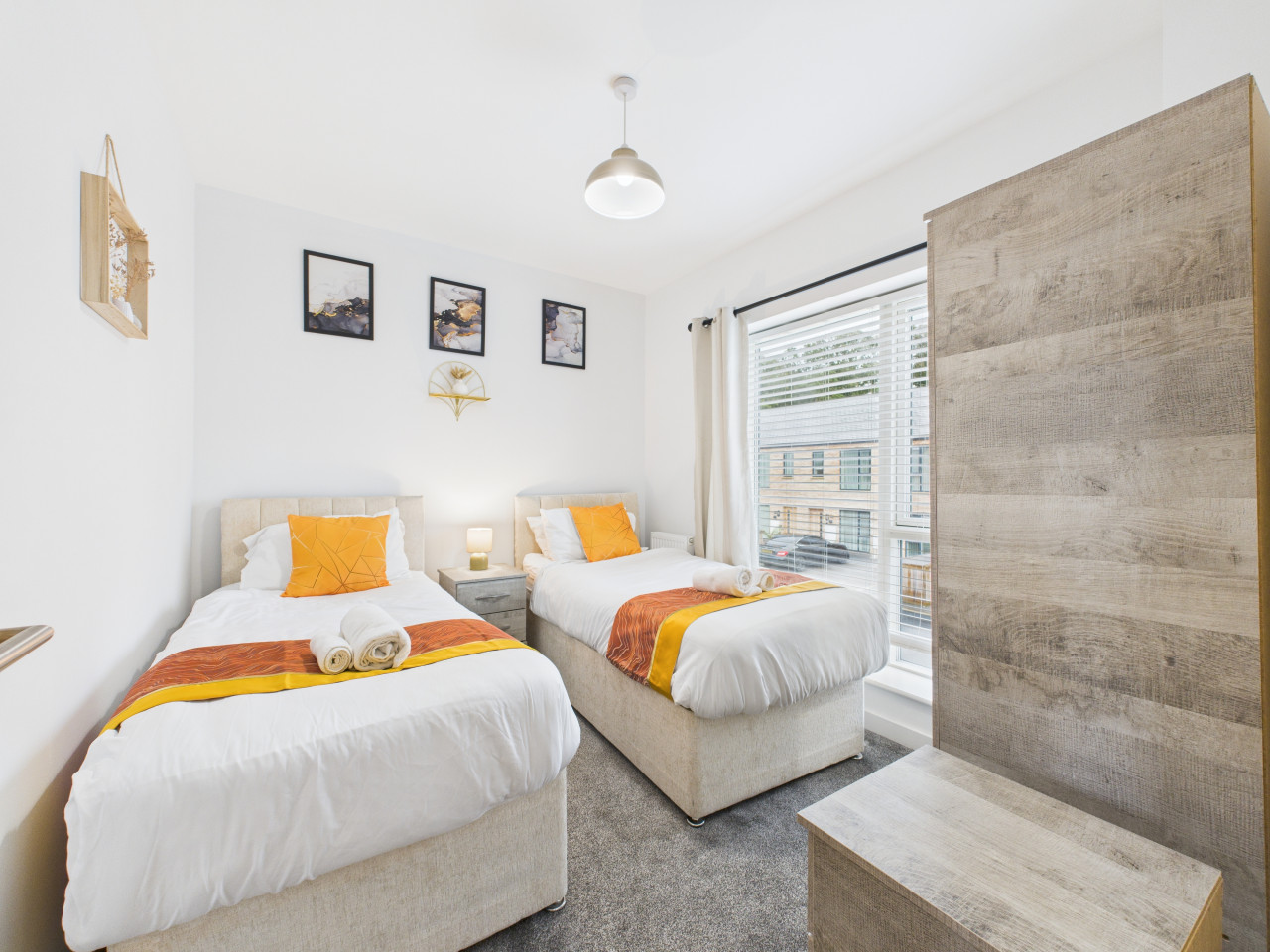 Harvey’s Yard | Modern Coastal Stay | Beach & Parking