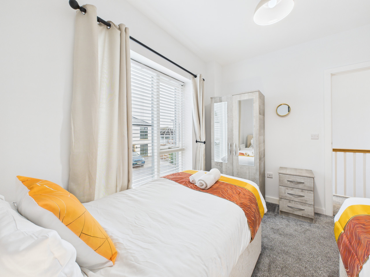 Harvey’s Yard | Modern Coastal Stay | Beach & Parking