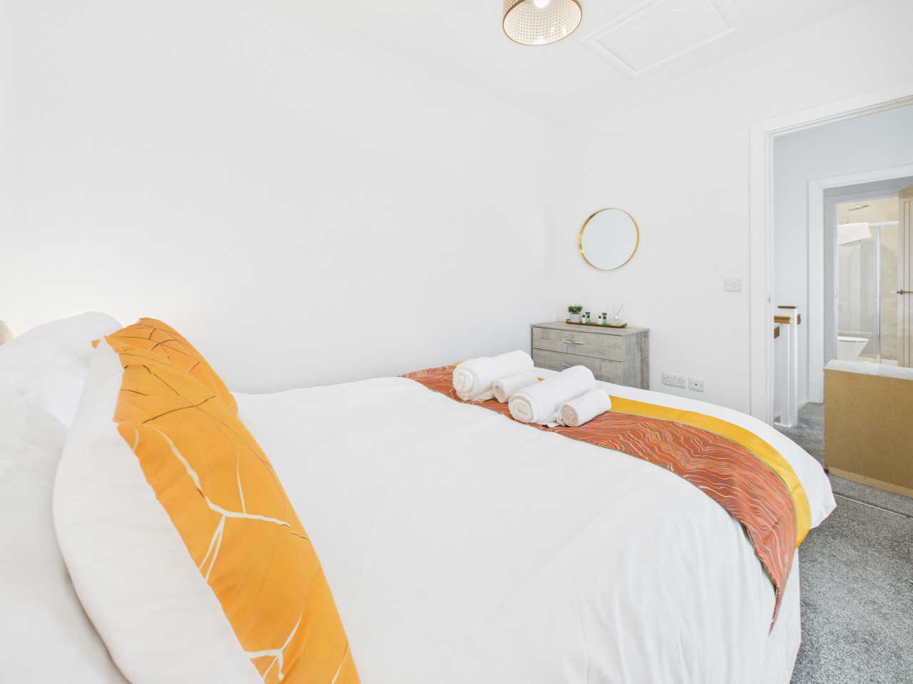 Harvey’s Yard | Modern Coastal Stay | Beach & Parking