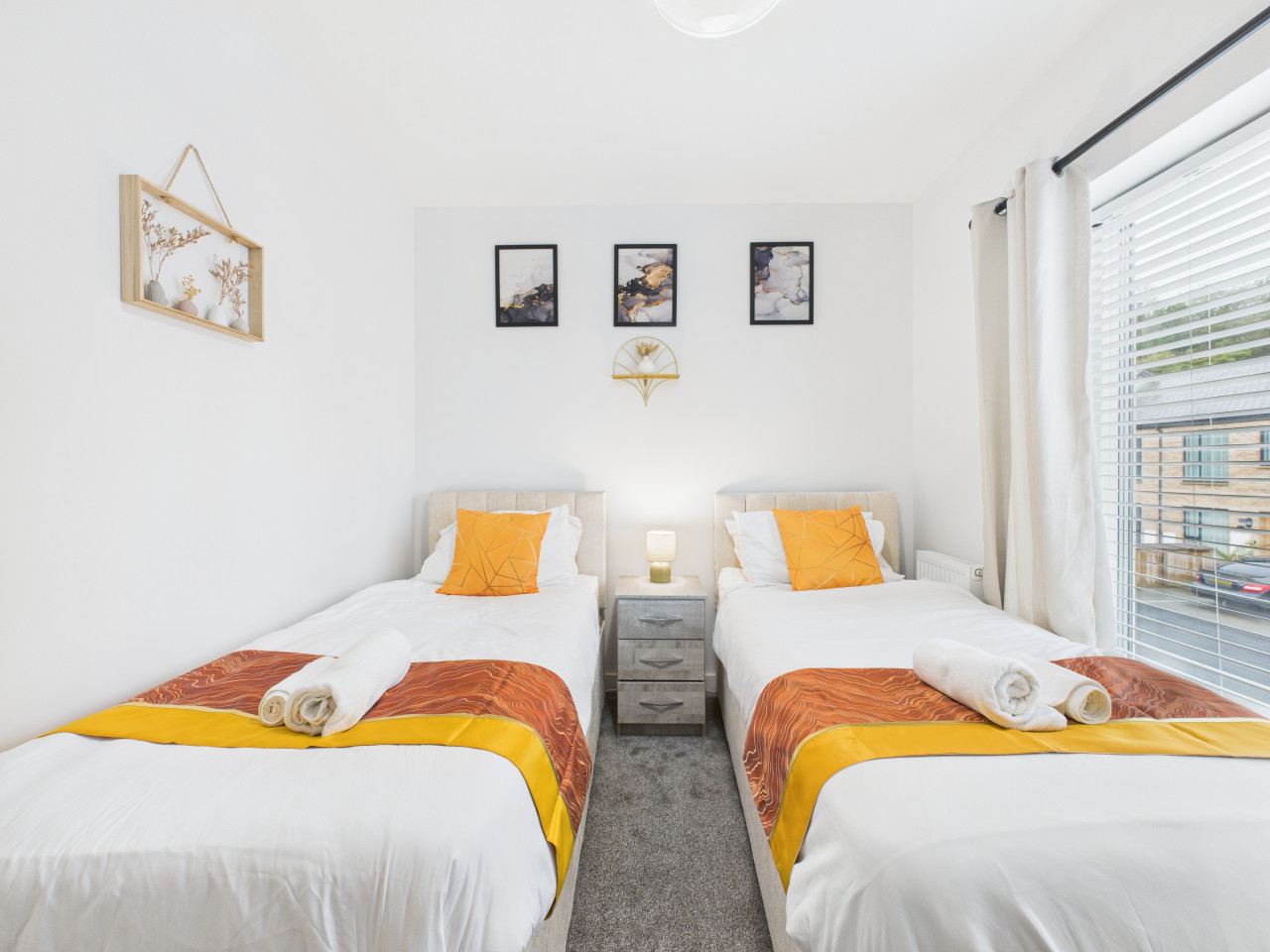 Harvey’s Yard | Modern Coastal Stay | Beach & Parking