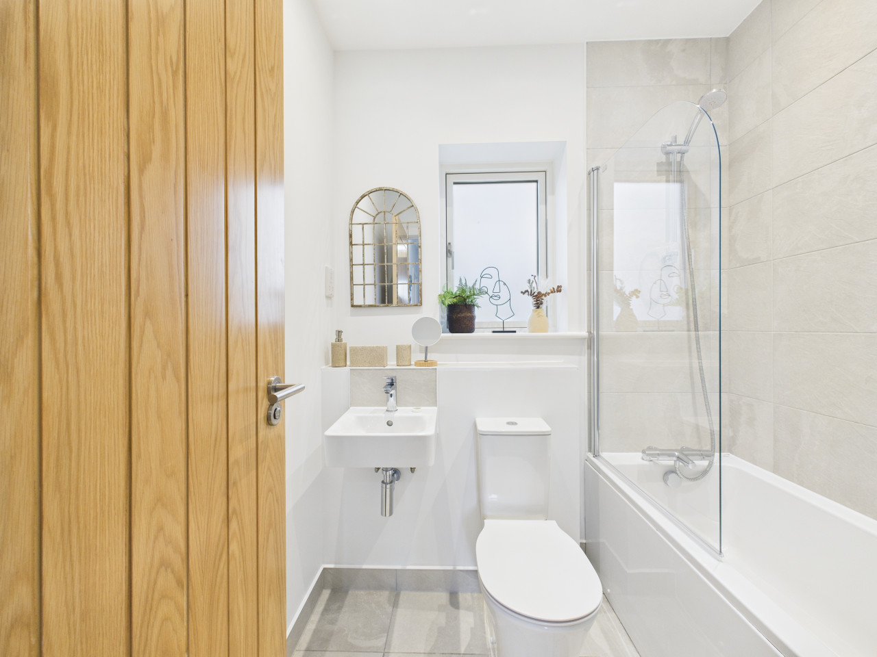 Harvey’s Yard | Modern Coastal Stay | Beach & Parking