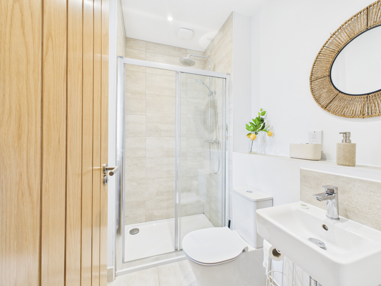 Harvey’s Yard | New | Luxury Stay | Walk to Beach