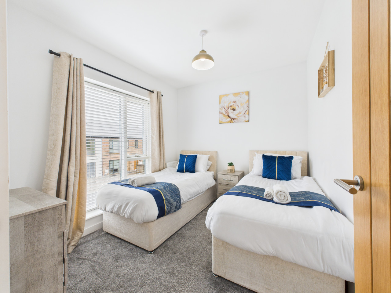 Harvey’s Yard | New | Luxury Stay | Walk to Beach