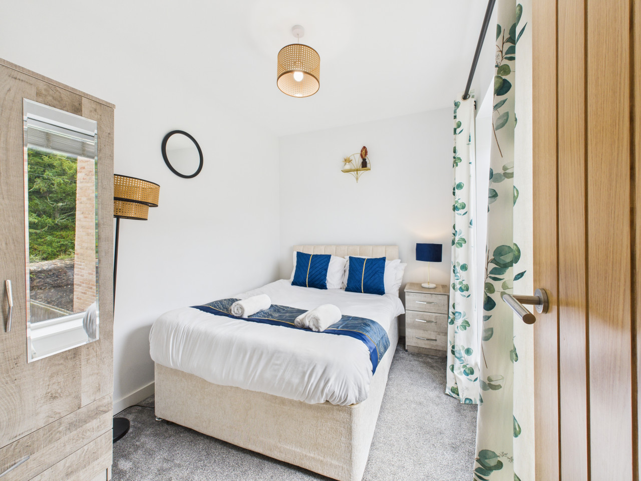 Harvey’s Yard | New | Luxury Stay | Walk to Beach