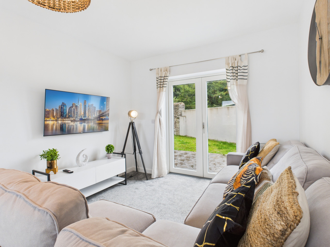 Harvey’s Yard | New | Luxury Stay | Walk to Beach