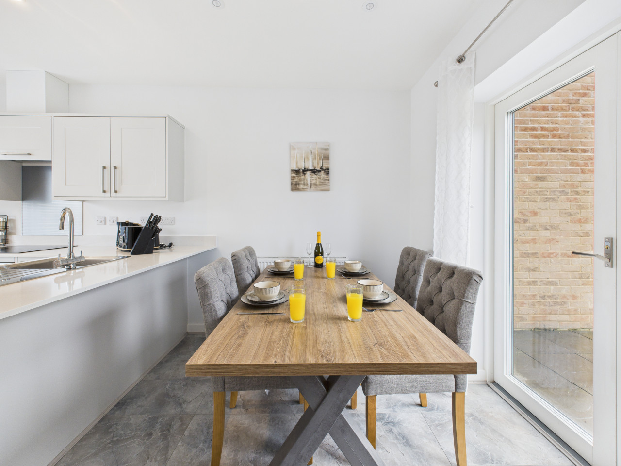 Harvey’s Yard | New | Luxury Stay | Walk to Beach