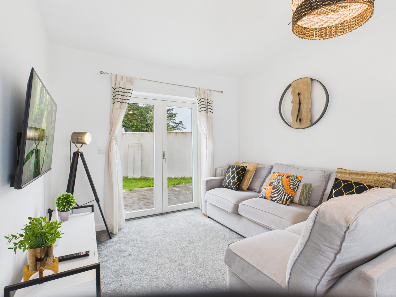 Harvey’s Yard | New | Luxury Stay | Walk to Beach