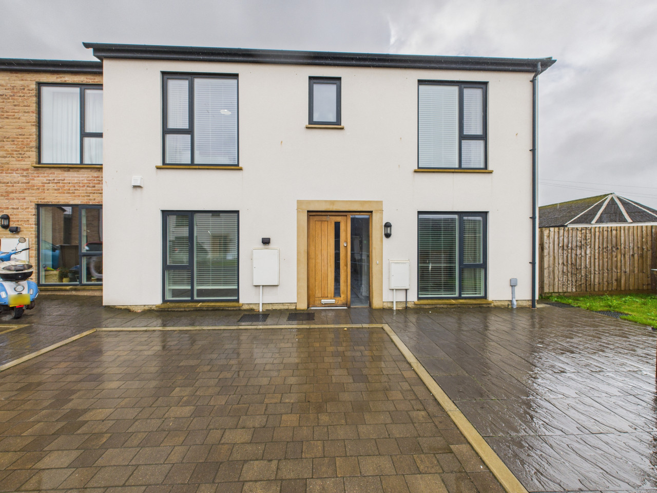 Harvey’s Yard | New | Luxury Stay | Walk to Beach