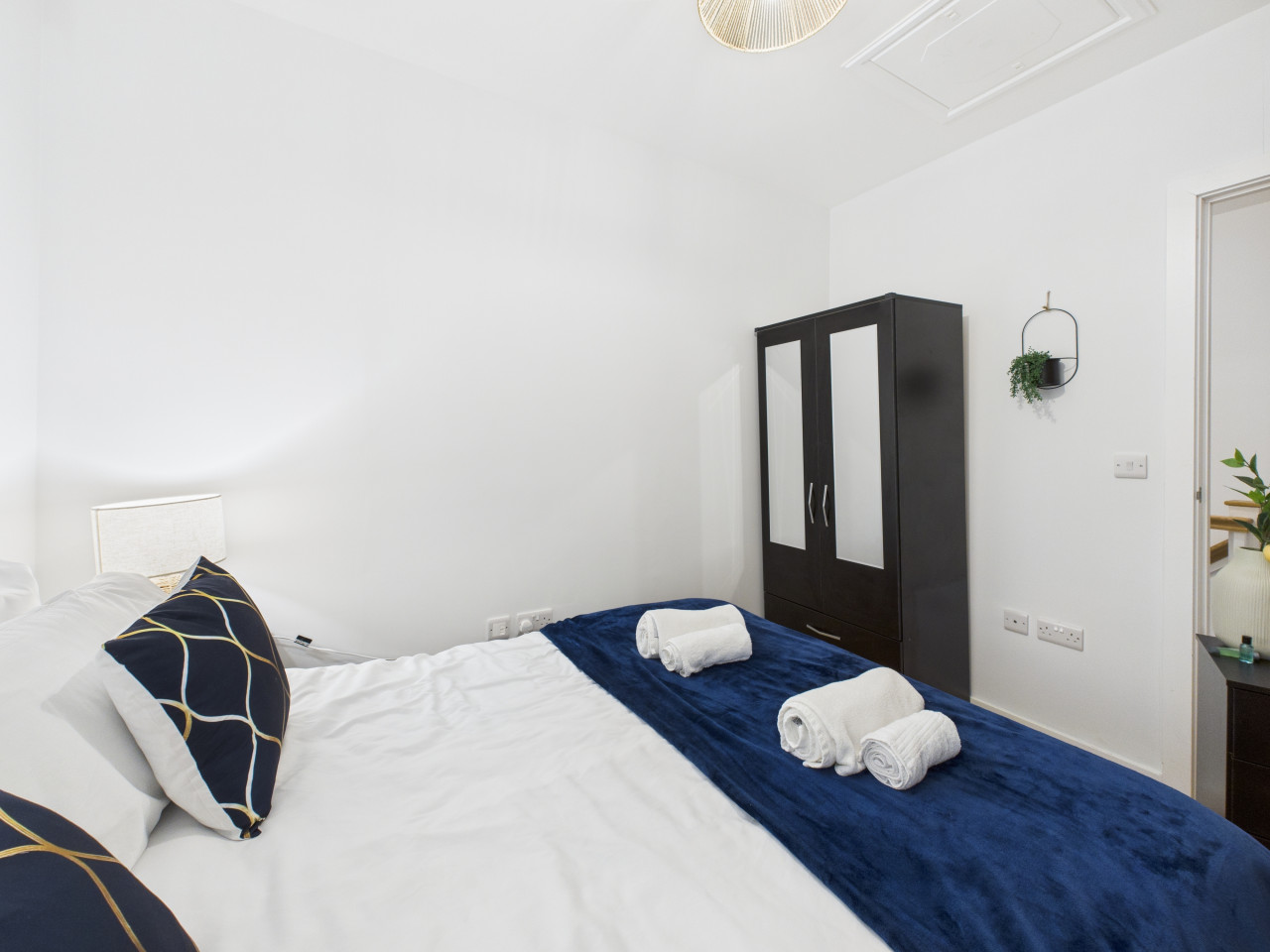 Harvey's Yard | Luxury Home | Beach & Parking