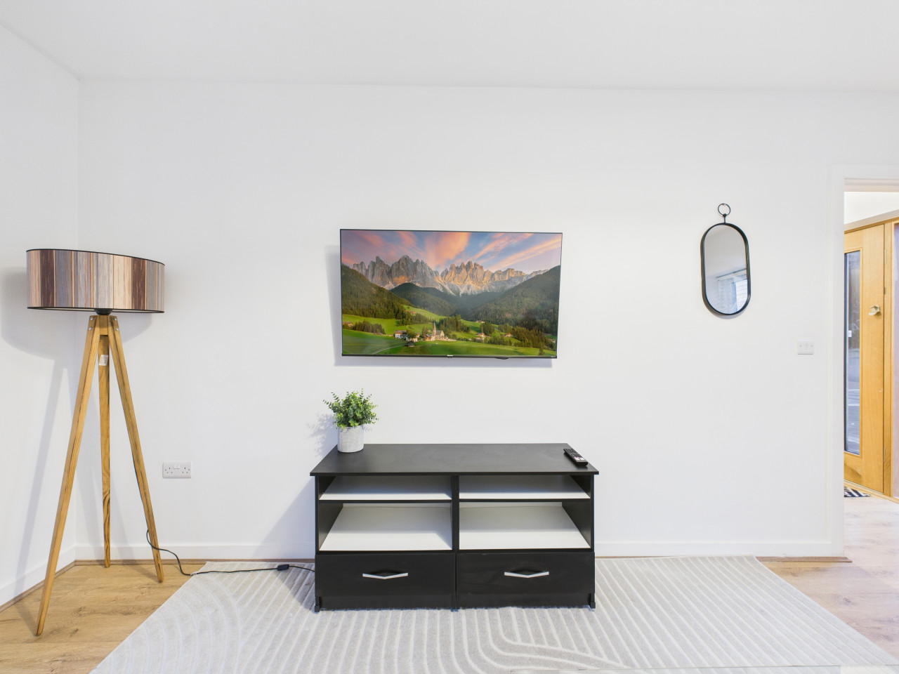 Harvey's Yard | Luxury Home | Beach & Parking