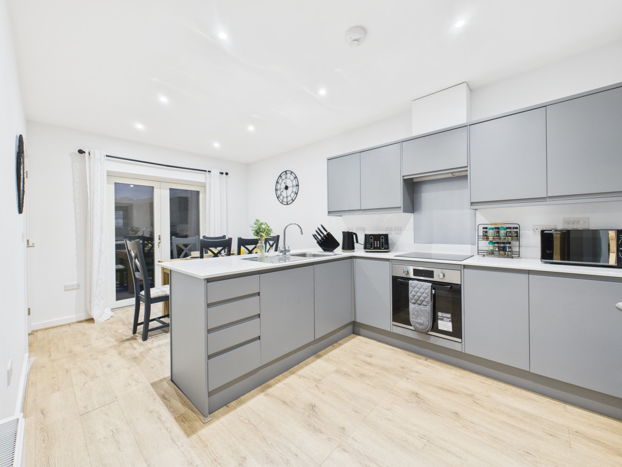 Harvey's Yard | Luxury Home | Beach & Parking