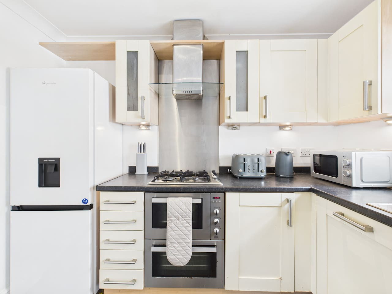 New | Brookbank Place | Central | Free Parking