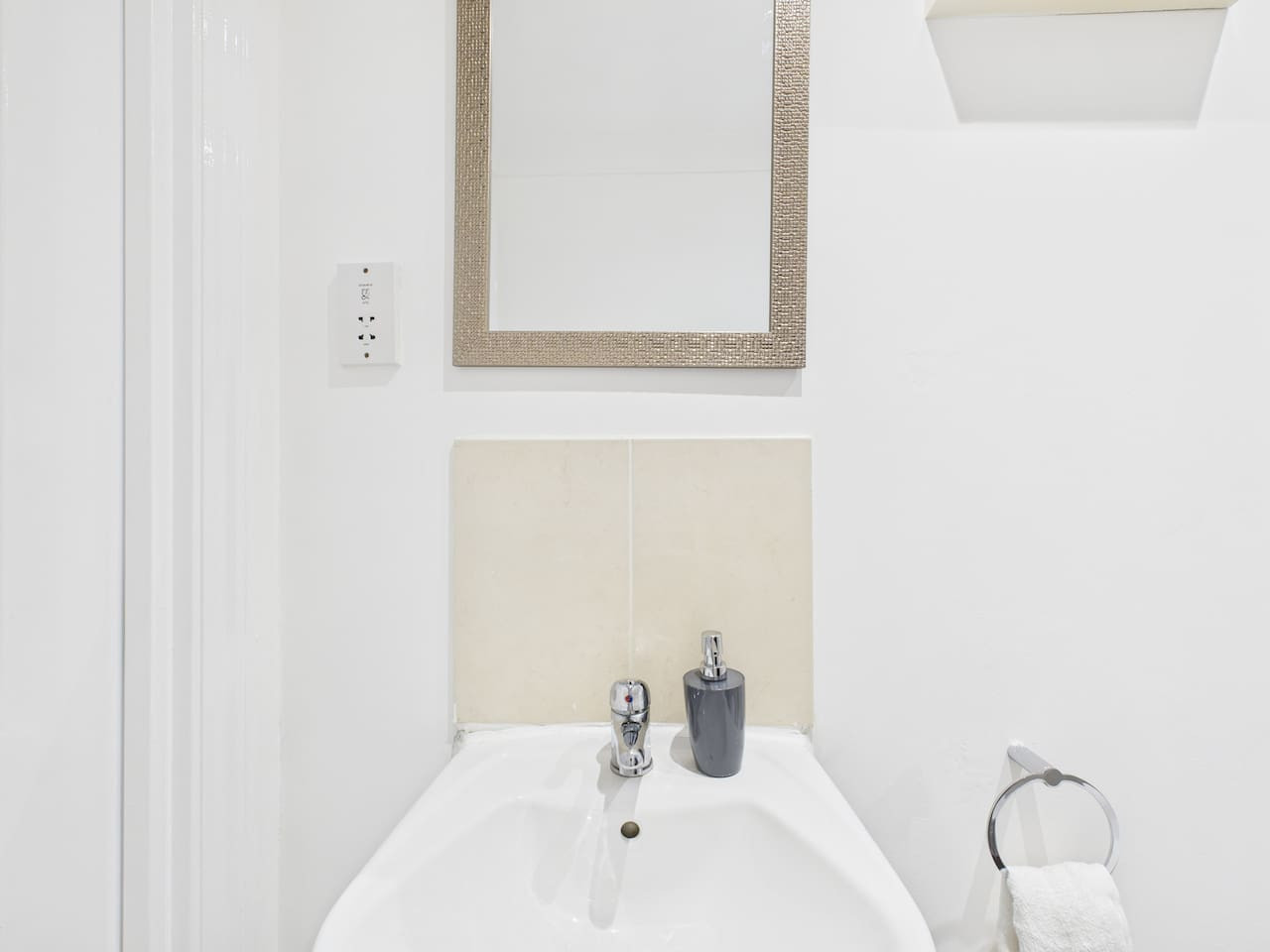 New | Brookbank Place | Central | Free Parking