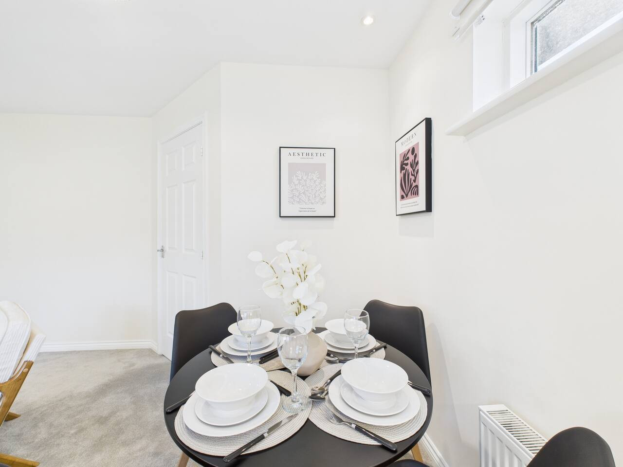 Stylish Cheltenham Apartment | Spacious | Parking