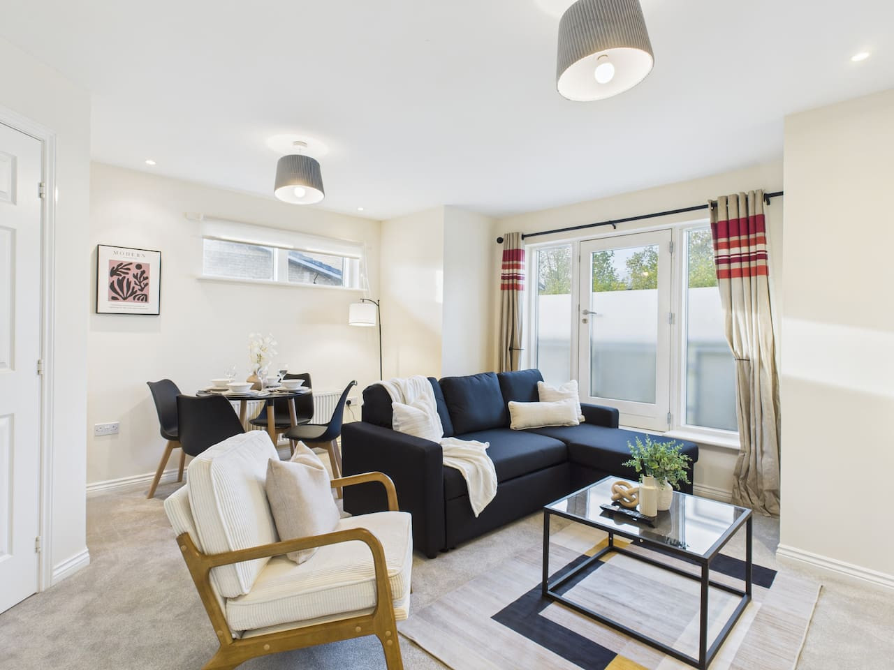 Stylish Cheltenham Apartment | Spacious | Parking