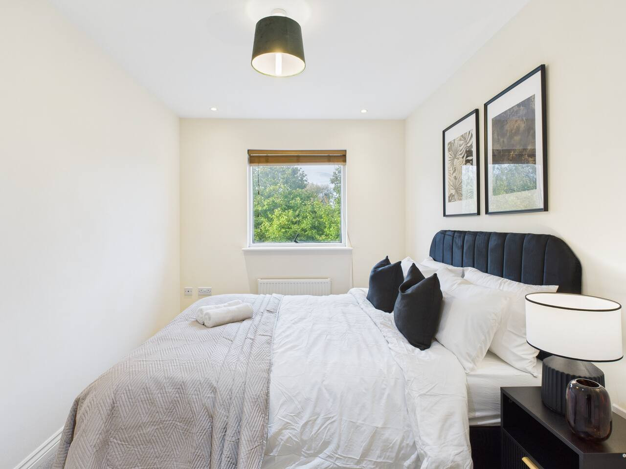 Stylish Cheltenham Apartment | Spacious | Parking