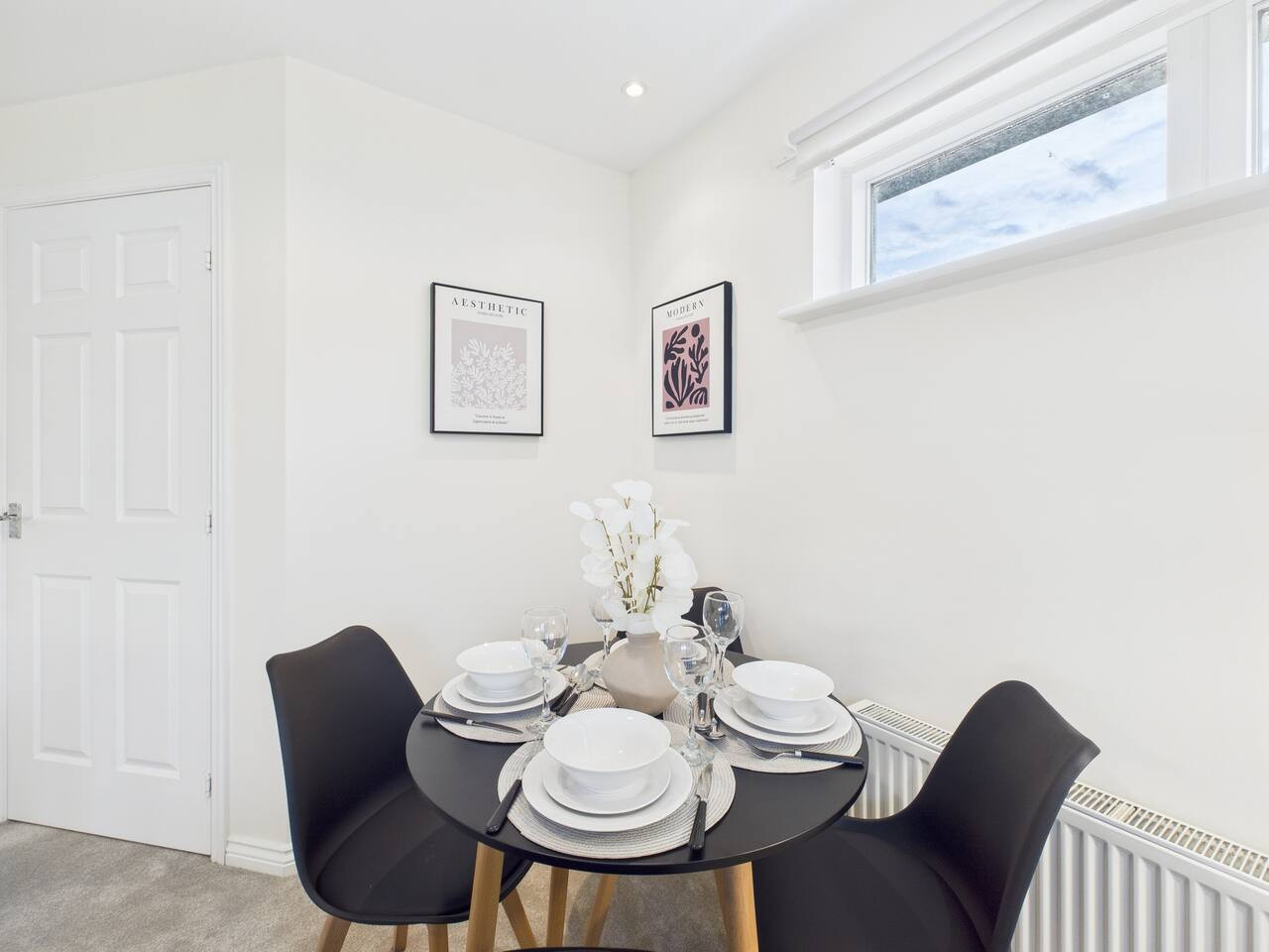 Stylish Cheltenham Apartment | Spacious | Parking